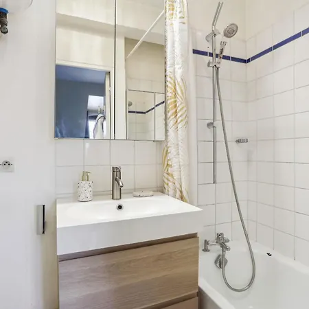 Eiffel Tower & Faubourg Flat Apartment *