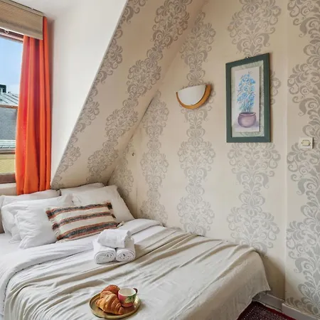 Apartment Eiffel Tower & Faubourg Flat *